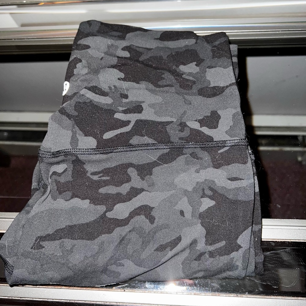 Lululemon Align 28” Green Camo (size 6)